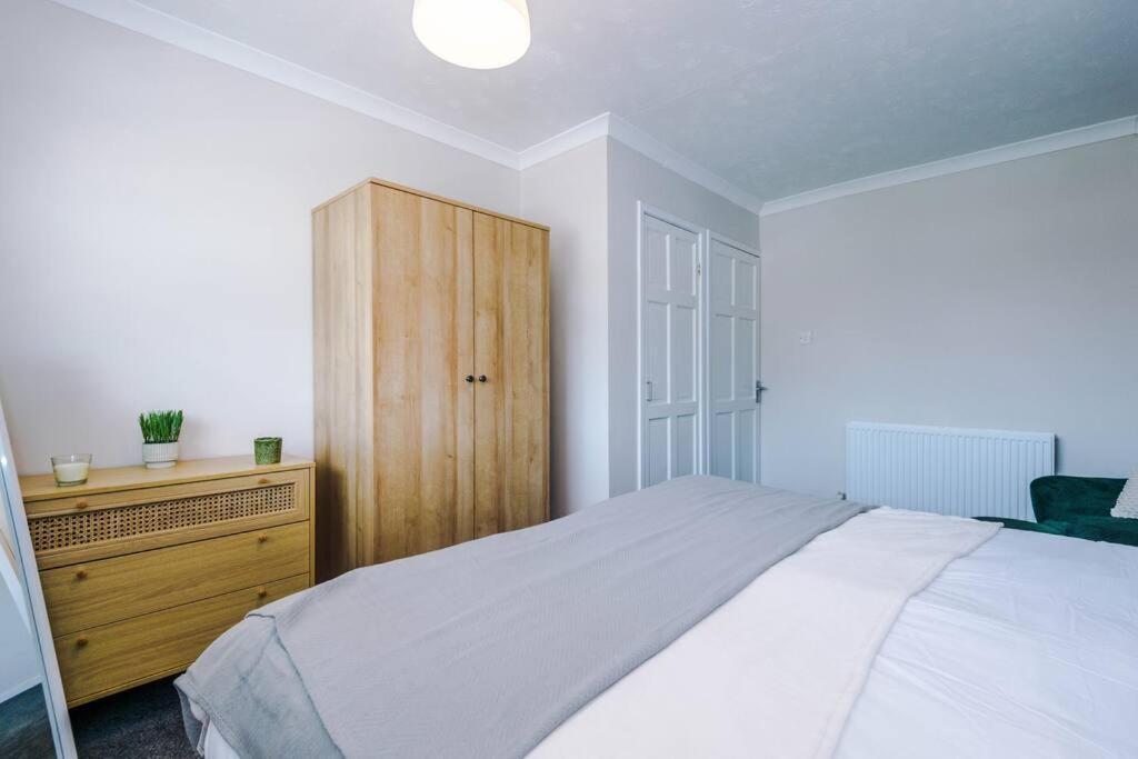 Cheerful 3 Bedroom Home With Parking Near Chester Saughall المظهر الخارجي الصورة