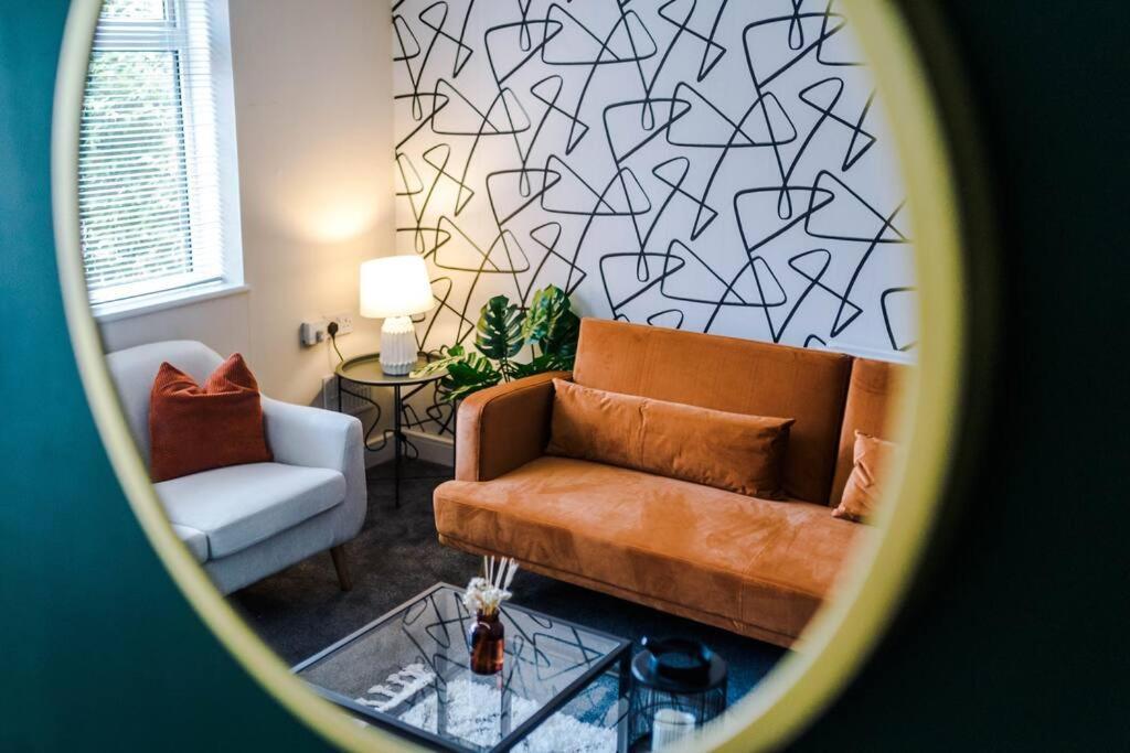 Cheerful 3 Bedroom Home With Parking Near Chester Saughall المظهر الخارجي الصورة