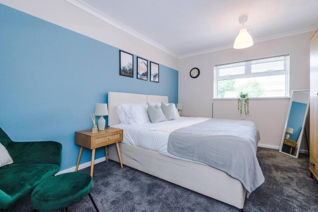 Cheerful 3 Bedroom Home With Parking Near Chester Saughall المظهر الخارجي الصورة