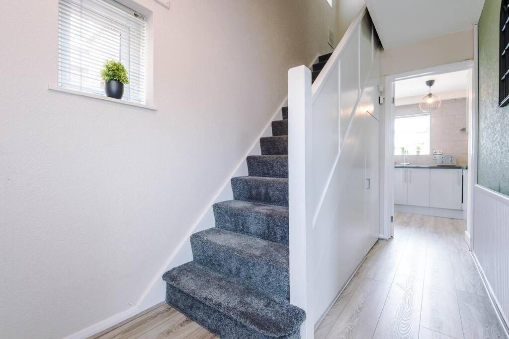 Cheerful 3 Bedroom Home With Parking Near Chester Saughall المظهر الخارجي الصورة