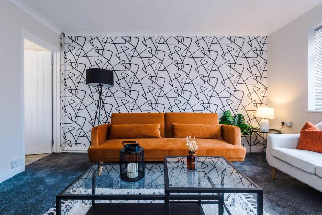 Cheerful 3 Bedroom Home With Parking Near Chester Saughall المظهر الخارجي الصورة