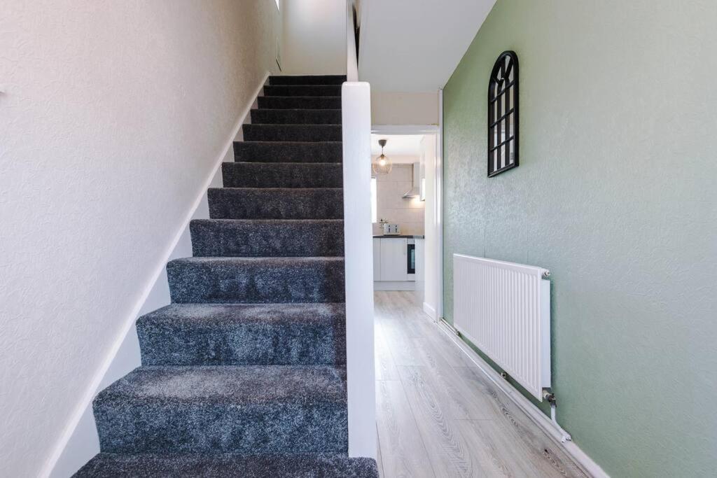 Cheerful 3 Bedroom Home With Parking Near Chester Saughall المظهر الخارجي الصورة