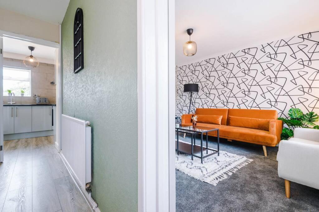 Cheerful 3 Bedroom Home With Parking Near Chester Saughall المظهر الخارجي الصورة