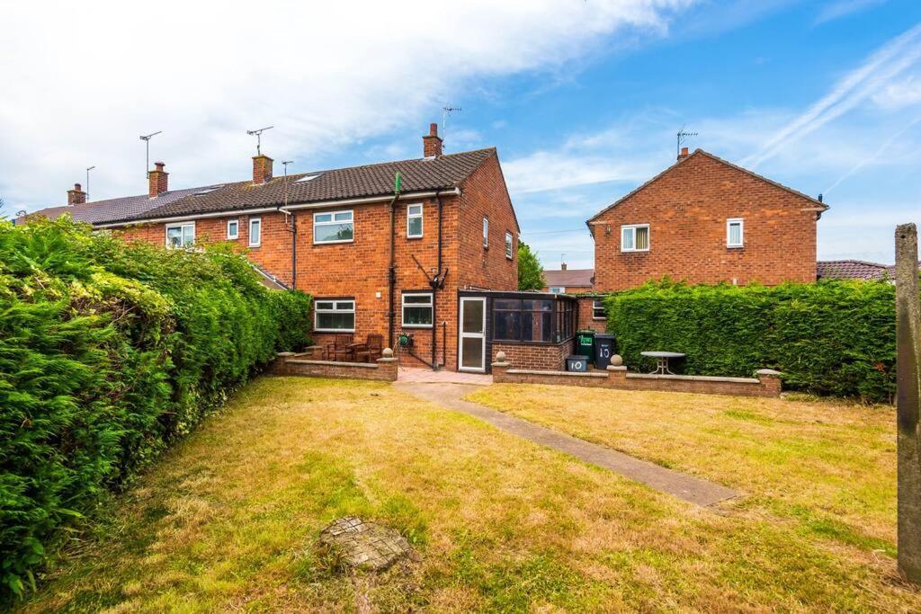 Cheerful 3 Bedroom Home With Parking Near Chester Saughall المظهر الخارجي الصورة
