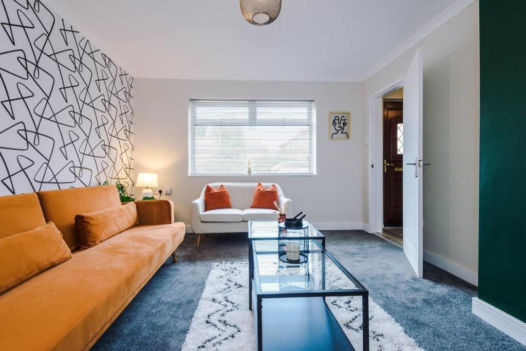 Cheerful 3 Bedroom Home With Parking Near Chester Saughall المظهر الخارجي الصورة